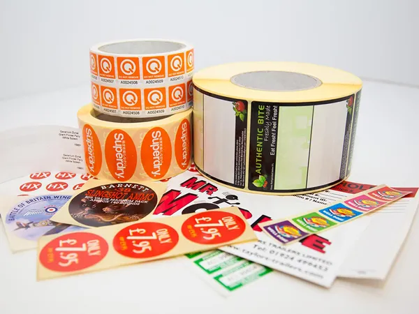 Máquina de Corte de Etiquetas Planas con Función Roll-to-Roll y Roll-to-Sheet (HMQ-350A) Materiales personalizados
