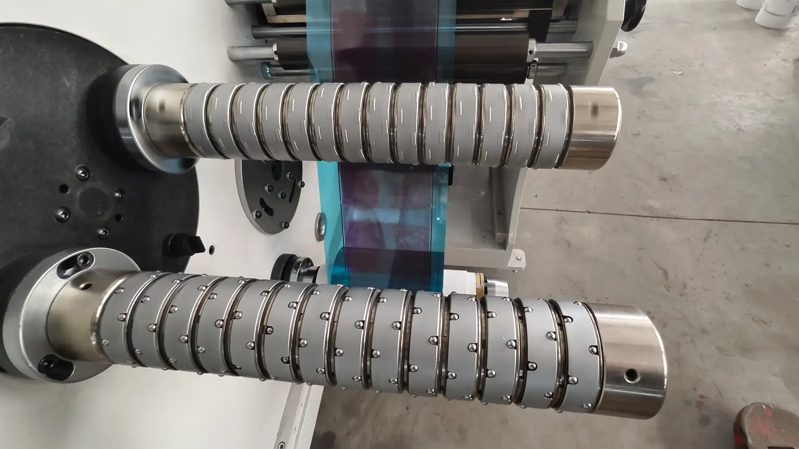 Máquina de Impresión Flexo a Medida – Troquelado, Rebobinado, Tratamiento Corona y Doble Enrollad Materiales personalizados