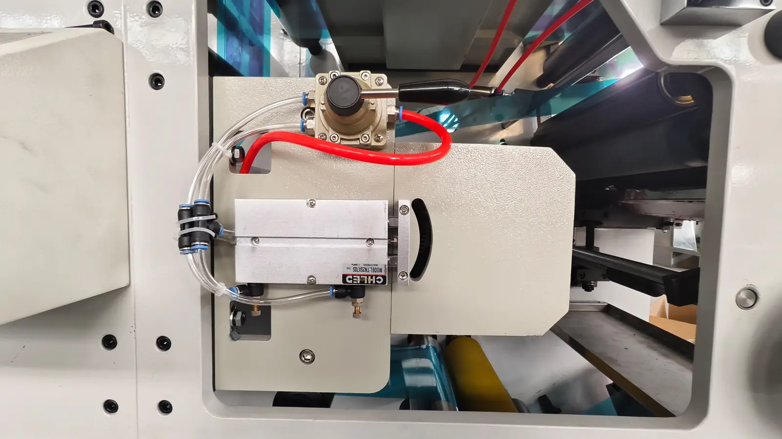 Máquina de Impresión Flexo a Medida – Troquelado, Rebobinado, Tratamiento Corona y Doble Enrollad Materiales personalizados